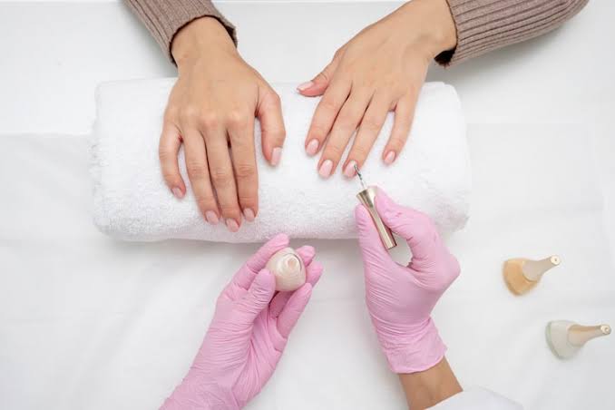 LUXURY MANICURE